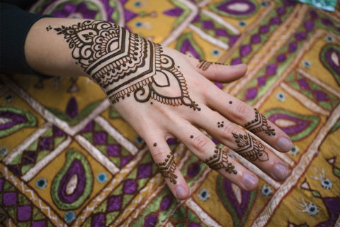 Henna na dłoni